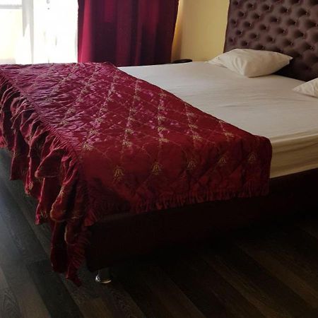 Emperum Nelson Hotel Chisinau Ngoại thất bức ảnh