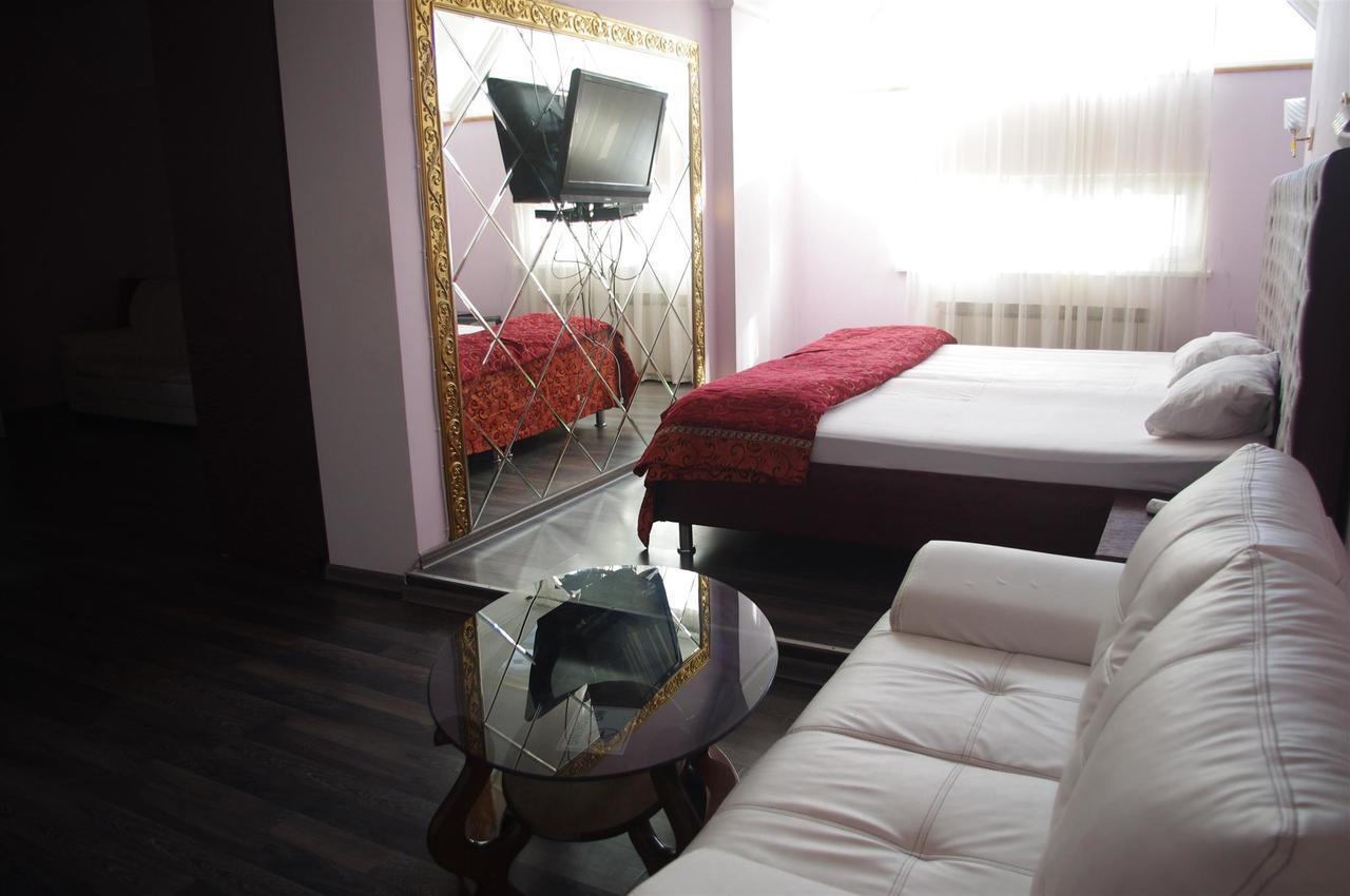 Emperum Nelson Hotel Chisinau Ngoại thất bức ảnh