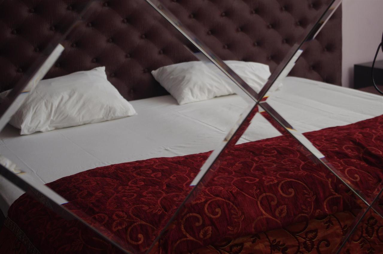 Emperum Nelson Hotel Chisinau Ngoại thất bức ảnh