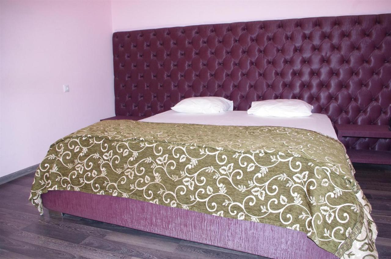 Emperum Nelson Hotel Chisinau Ngoại thất bức ảnh