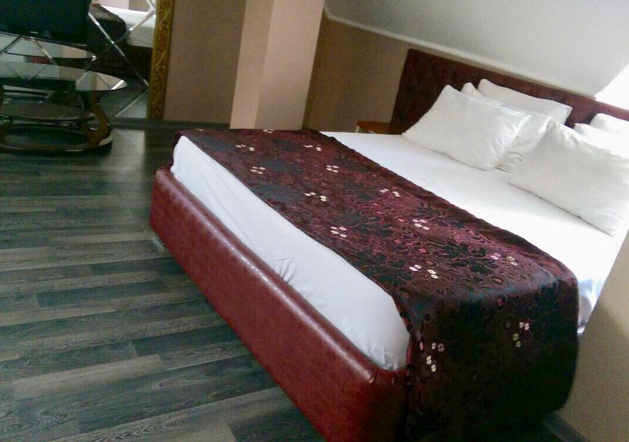 Emperum Nelson Hotel Chisinau Ngoại thất bức ảnh