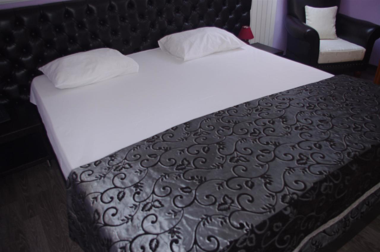 Emperum Nelson Hotel Chisinau Ngoại thất bức ảnh