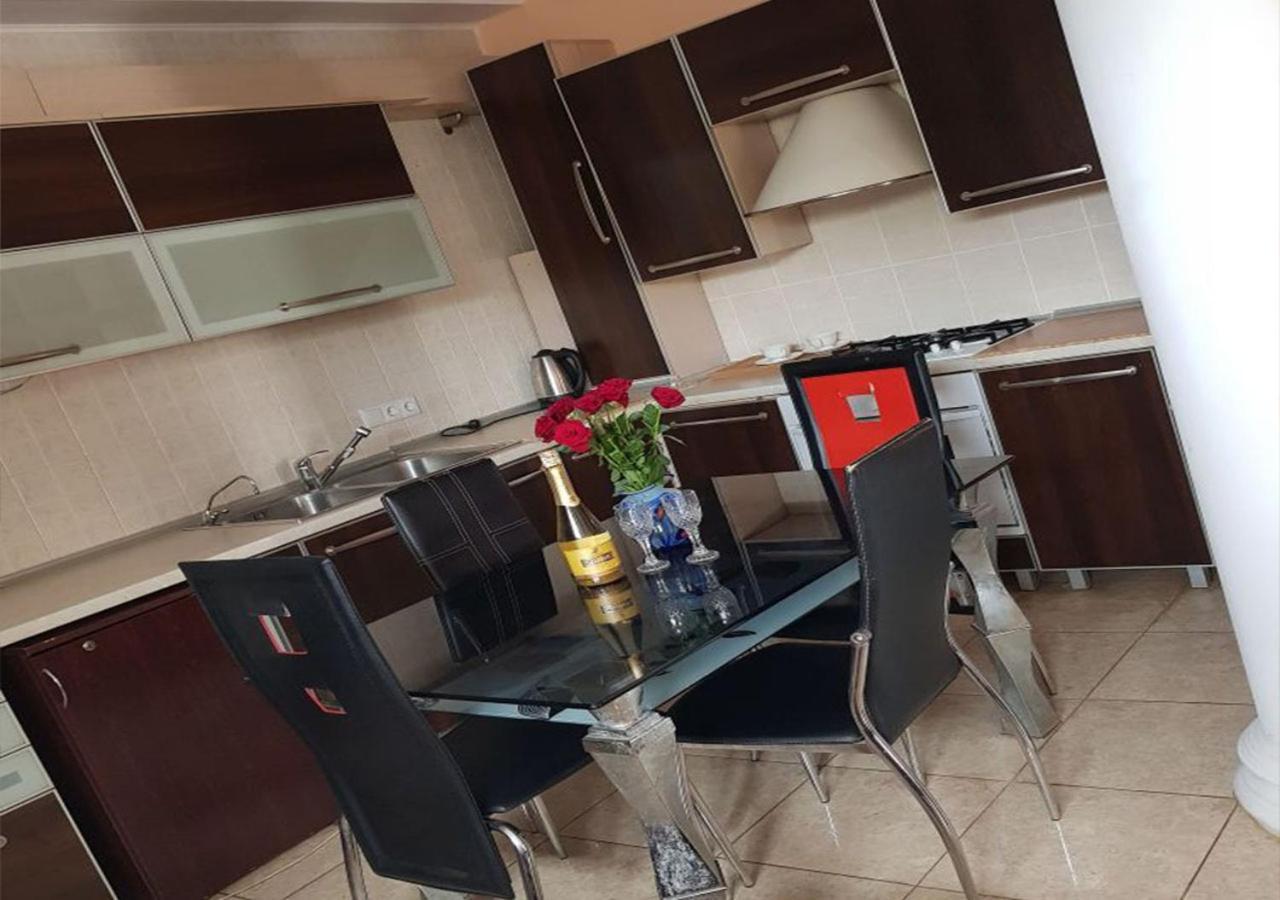 Emperum Nelson Hotel Chisinau Ngoại thất bức ảnh