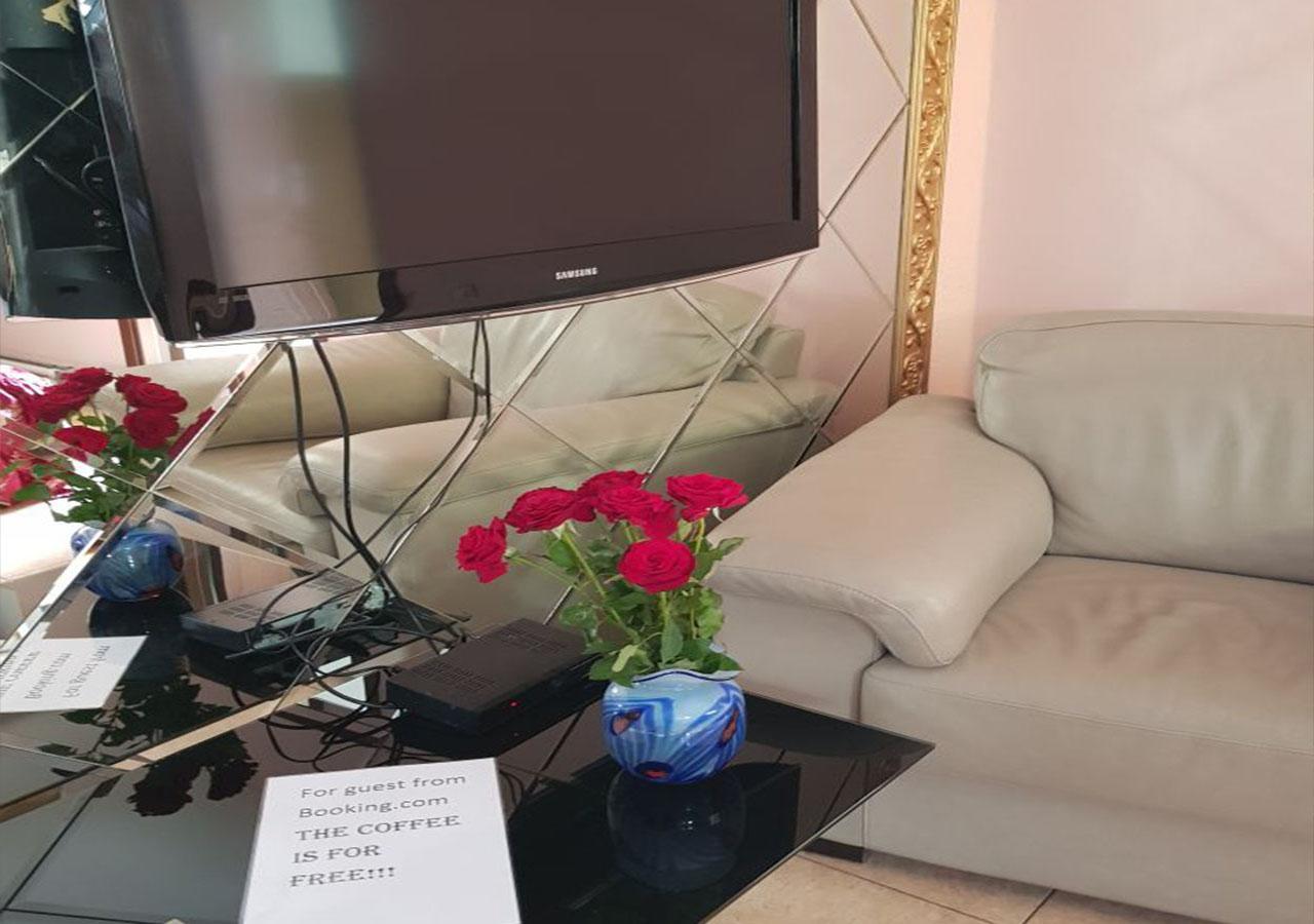 Emperum Nelson Hotel Chisinau Ngoại thất bức ảnh