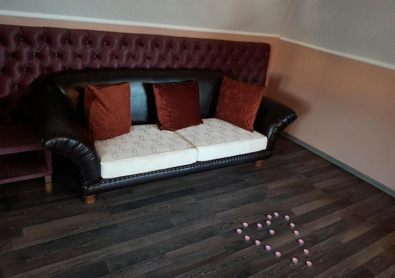 Emperum Nelson Hotel Chisinau Ngoại thất bức ảnh