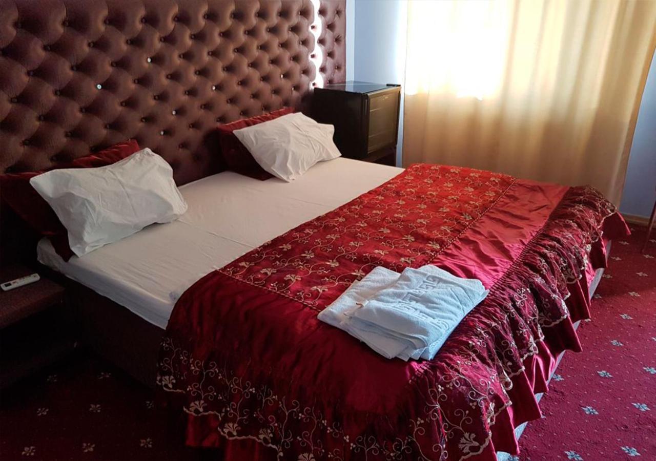 Emperum Nelson Hotel Chisinau Ngoại thất bức ảnh