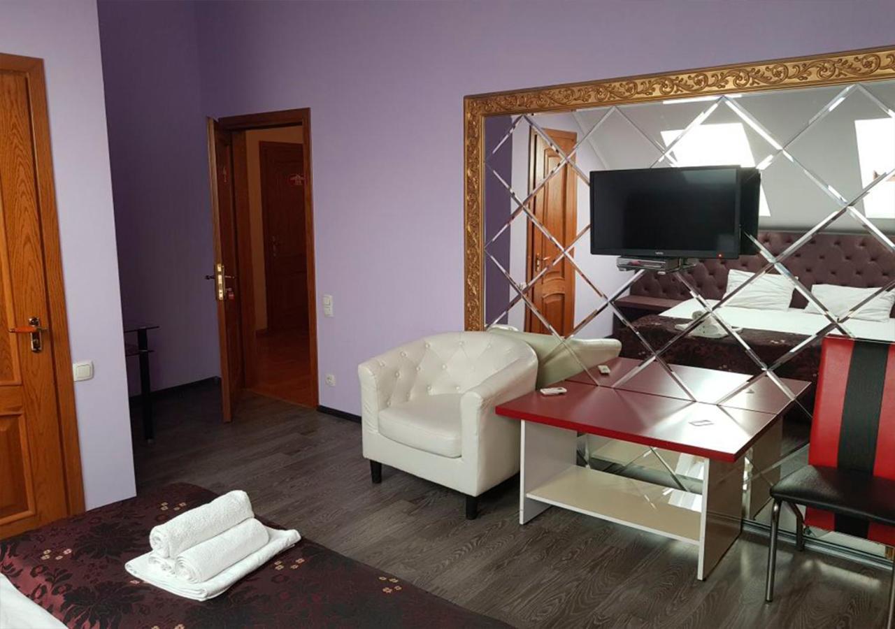 Emperum Nelson Hotel Chisinau Ngoại thất bức ảnh