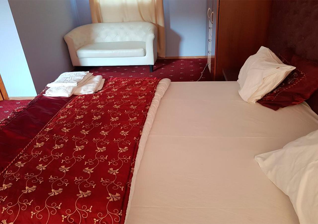 Emperum Nelson Hotel Chisinau Ngoại thất bức ảnh